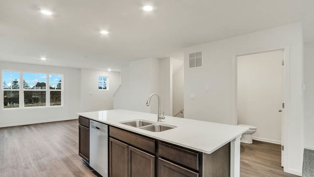 405 Lakeshore Court, St. Charles, IL 60174