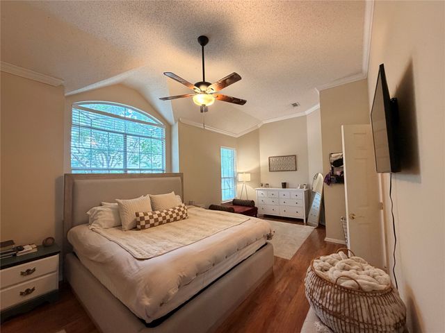 8640 Woodcreek Drive, Irving, TX 75063