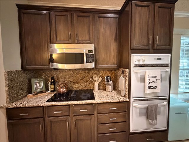 8640 Woodcreek Drive, Irving, TX 75063