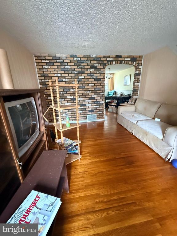 212 GOLF RD, DARBY, PA 19023 — photo 5