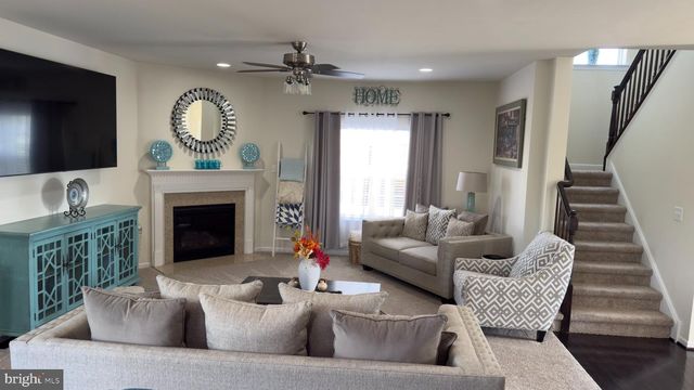 2114 LARKSPUR CT, Pennsburg, PA 18073