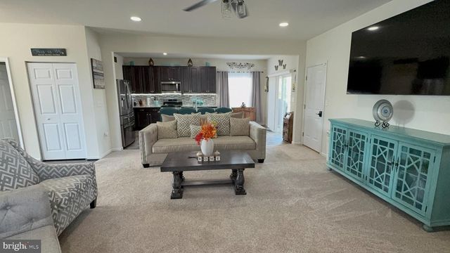 2114 LARKSPUR CT, Pennsburg, PA 18073