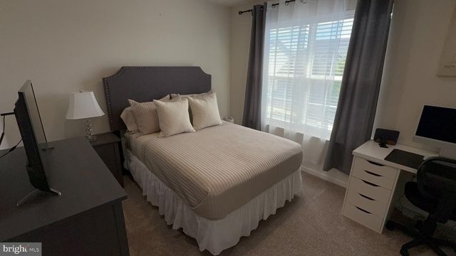 2114 LARKSPUR CT, Pennsburg, PA 18073