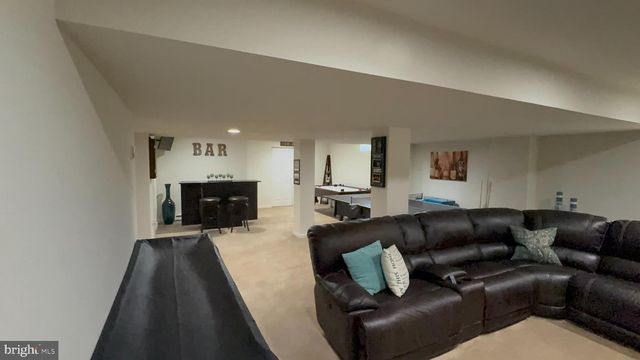 2114 LARKSPUR CT, Pennsburg, PA 18073