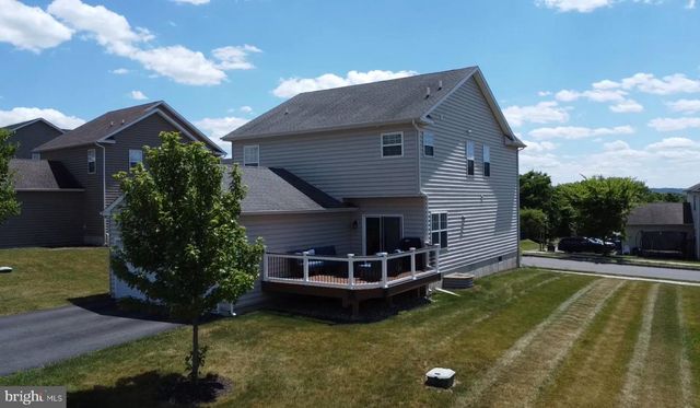 2114 LARKSPUR CT, Pennsburg, PA 18073
