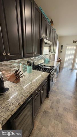 2114 LARKSPUR CT, Pennsburg, PA 18073