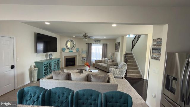 2114 LARKSPUR CT, Pennsburg, PA 18073