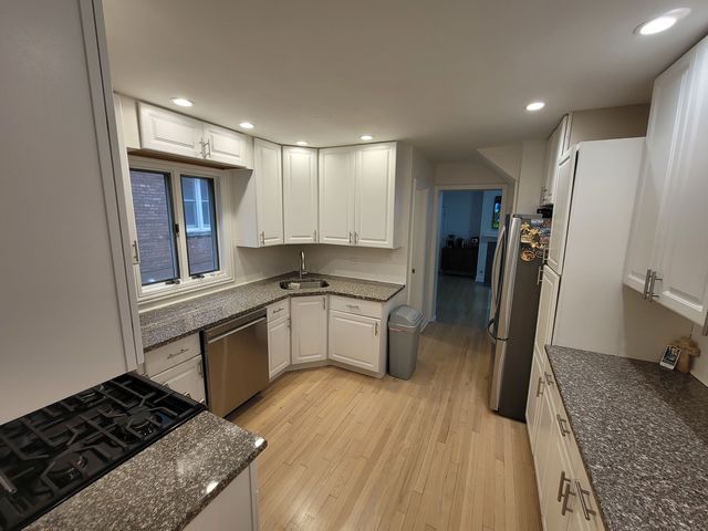 6156 N Kedvale Avenue, Chicago, IL 60646