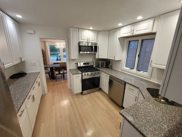 6156 N Kedvale Avenue, Chicago, IL 60646