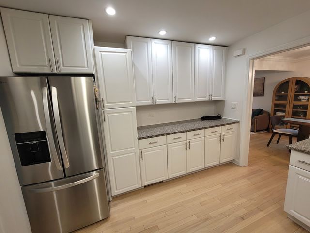 6156 N Kedvale Avenue, Chicago, IL 60646