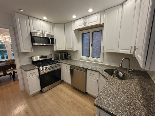 6156 N Kedvale Avenue, Chicago, IL 60646