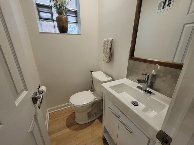 6156 N Kedvale Avenue, Chicago, IL 60646