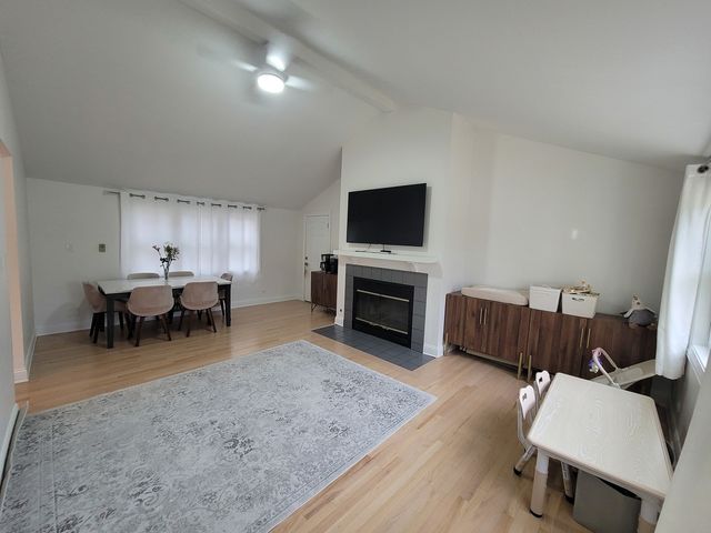 6156 N Kedvale Avenue, Chicago, IL 60646