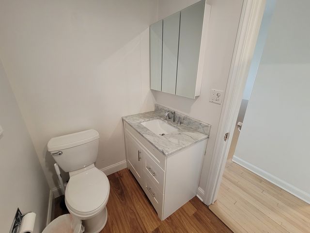 6156 N Kedvale Avenue, Chicago, IL 60646