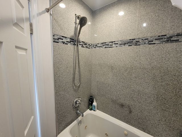 6156 N Kedvale Avenue, Chicago, IL 60646