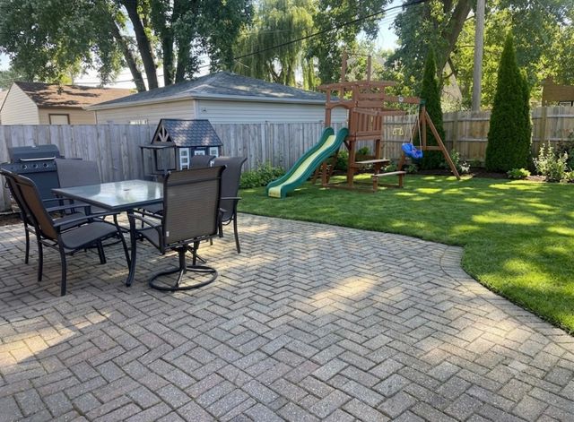 6156 N Kedvale Avenue, Chicago, IL 60646