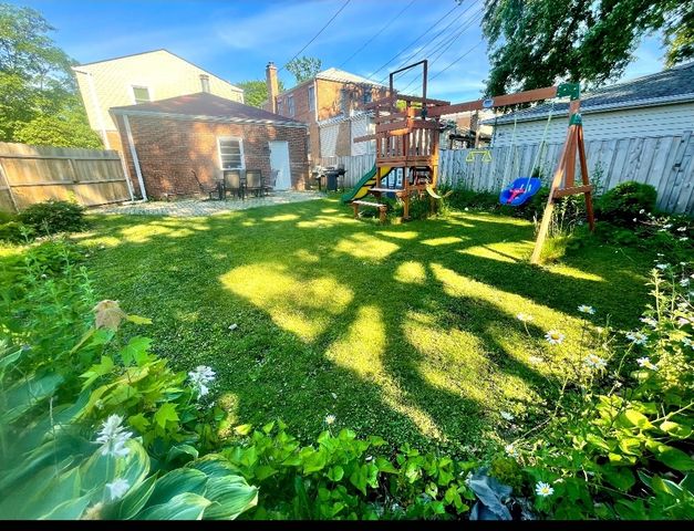 6156 N Kedvale Avenue, Chicago, IL 60646
