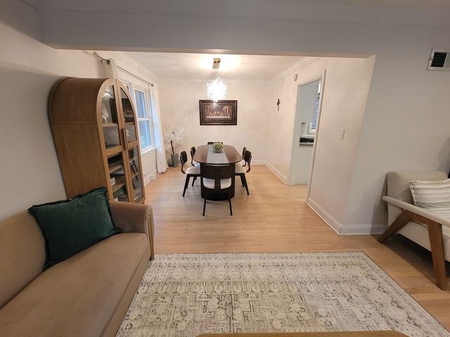 6156 N Kedvale Avenue, Chicago, IL 60646