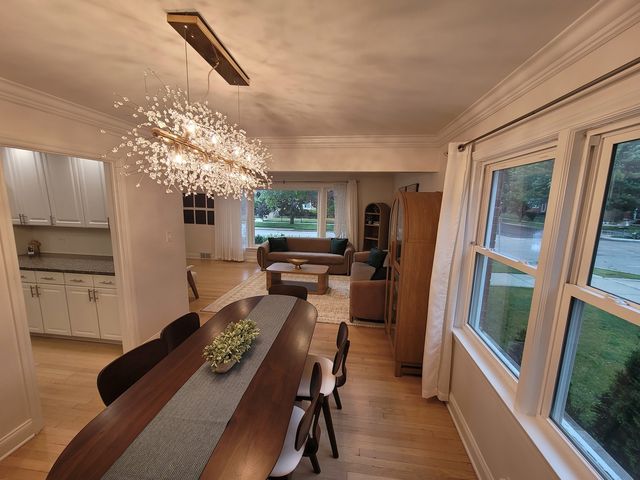 6156 N Kedvale Avenue, Chicago, IL 60646