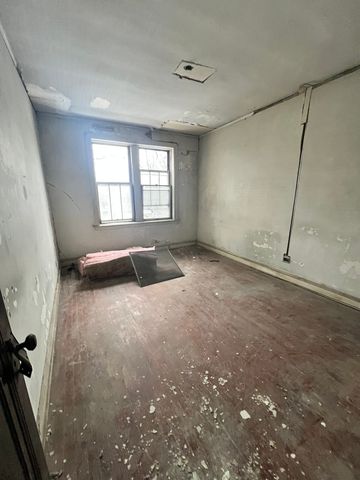 3827 W Fillmore Street, Chicago, IL 60624