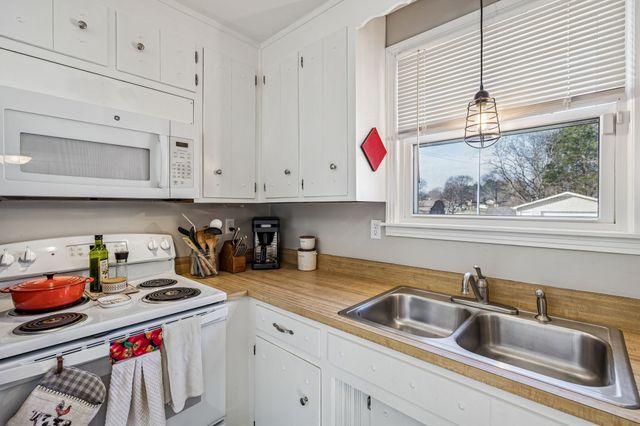 208 Bailey Collins Dr, Smyrna, TN 37167