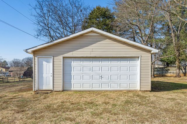 208 Bailey Collins Dr, Smyrna, TN 37167