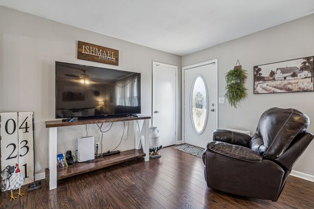 208 Bailey Collins Dr, Smyrna, TN 37167