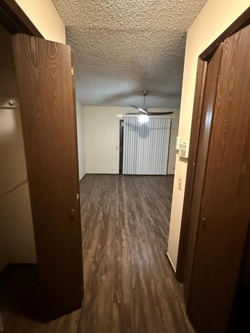 907 E Meadowmere LN, Austin, TX 78758