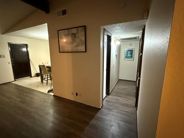 907 E Meadowmere LN, Austin, TX 78758