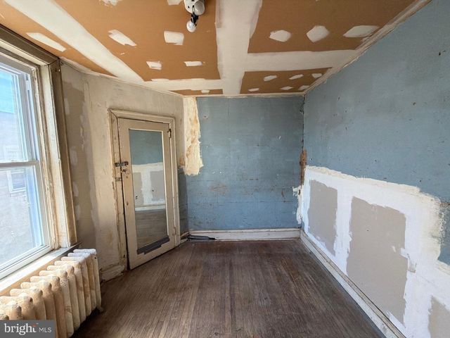 511 COBBS CREEK PKWY, Philadelphia, PA 19143