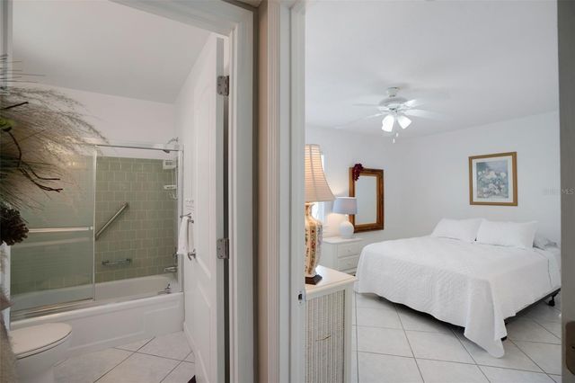 2330 RIVERBLUFF PARKWAY V245, Sarasota, FL 34231