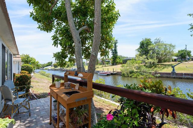 2330 RIVERBLUFF PARKWAY V245, Sarasota, FL 34231