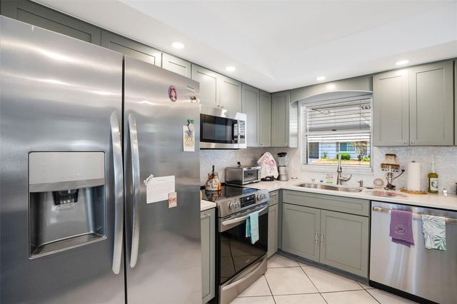 2330 RIVERBLUFF PARKWAY V245, Sarasota, FL 34231
