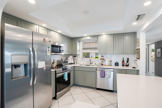 2330 RIVERBLUFF PARKWAY V245, Sarasota, FL 34231