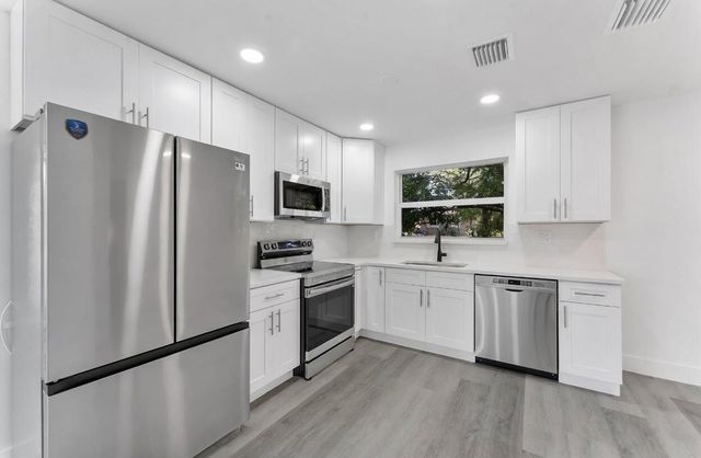 307 NW 6th Street, Deerfield Beach, FL 33441