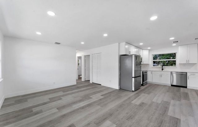 307 NW 6th Street, Deerfield Beach, FL 33441