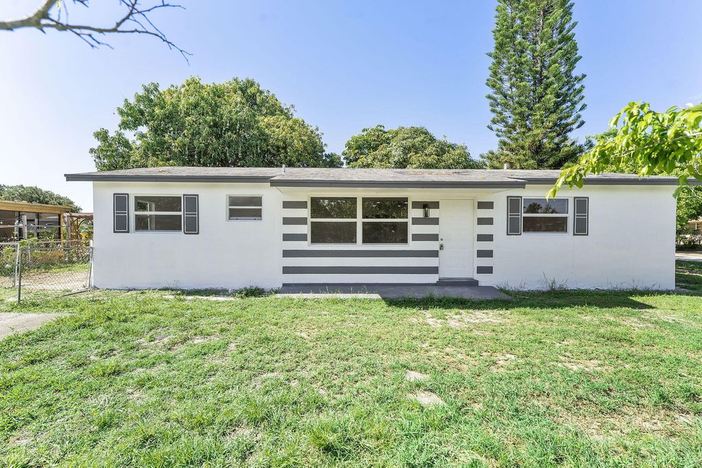 307 NW 6th Street, Deerfield Beach, FL 33441
