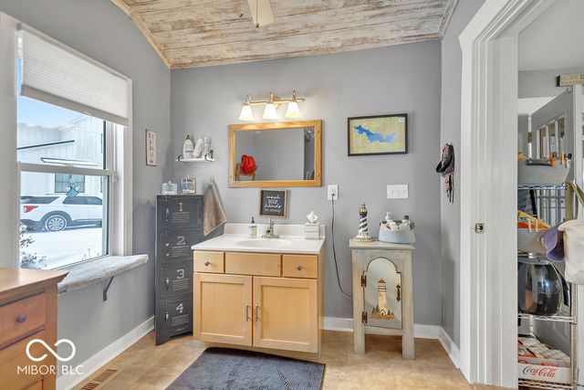 9405 E Southshore Drive, Unionville, IN 47468