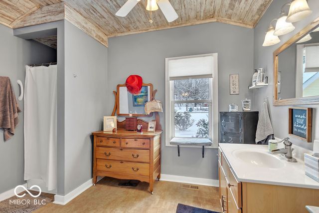 9405 E Southshore Drive, Unionville, IN 47468