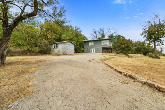 607 W Hill Side Drive, Coleman, TX 76834