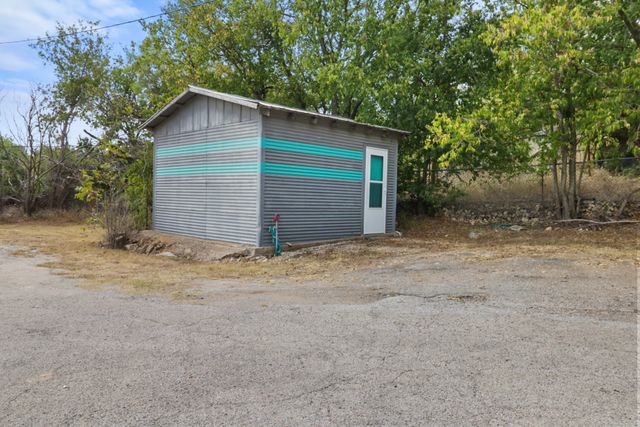 607 W Hill Side Drive, Coleman, TX 76834