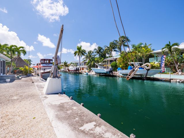 W 466 Shore Drive, Summerland Key, FL 33042