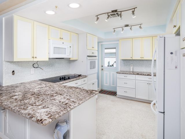 W 466 Shore Drive, Summerland Key, FL 33042