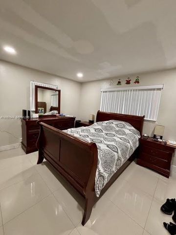 7461 Douglas Street, Hollywood, FL 33024
