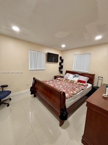 7461 Douglas Street, Hollywood, FL 33024