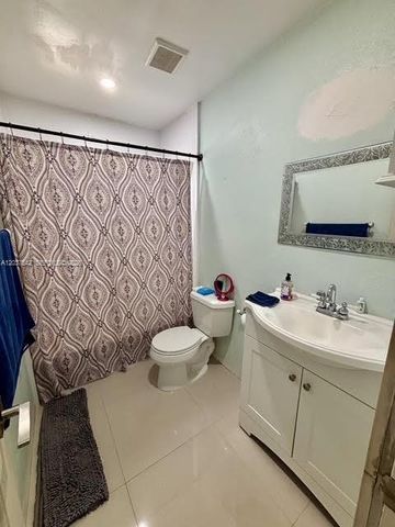 7461 Douglas Street, Hollywood, FL 33024