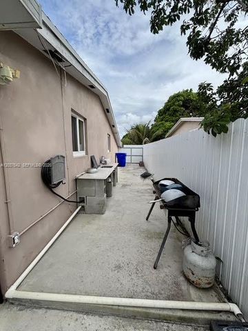 7461 Douglas Street, Hollywood, FL 33024