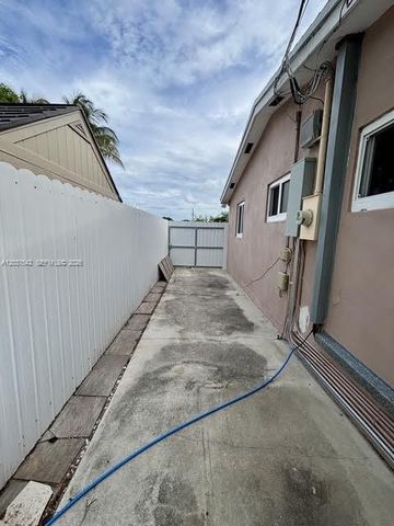 7461 Douglas Street, Hollywood, FL 33024