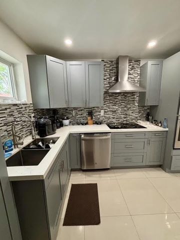 7461 Douglas Street, Hollywood, FL 33024