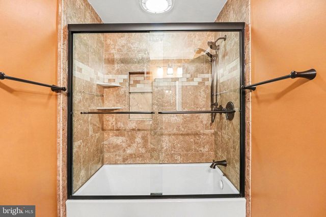 14 GREENWAY DR, Mechanicsburg, PA 17055